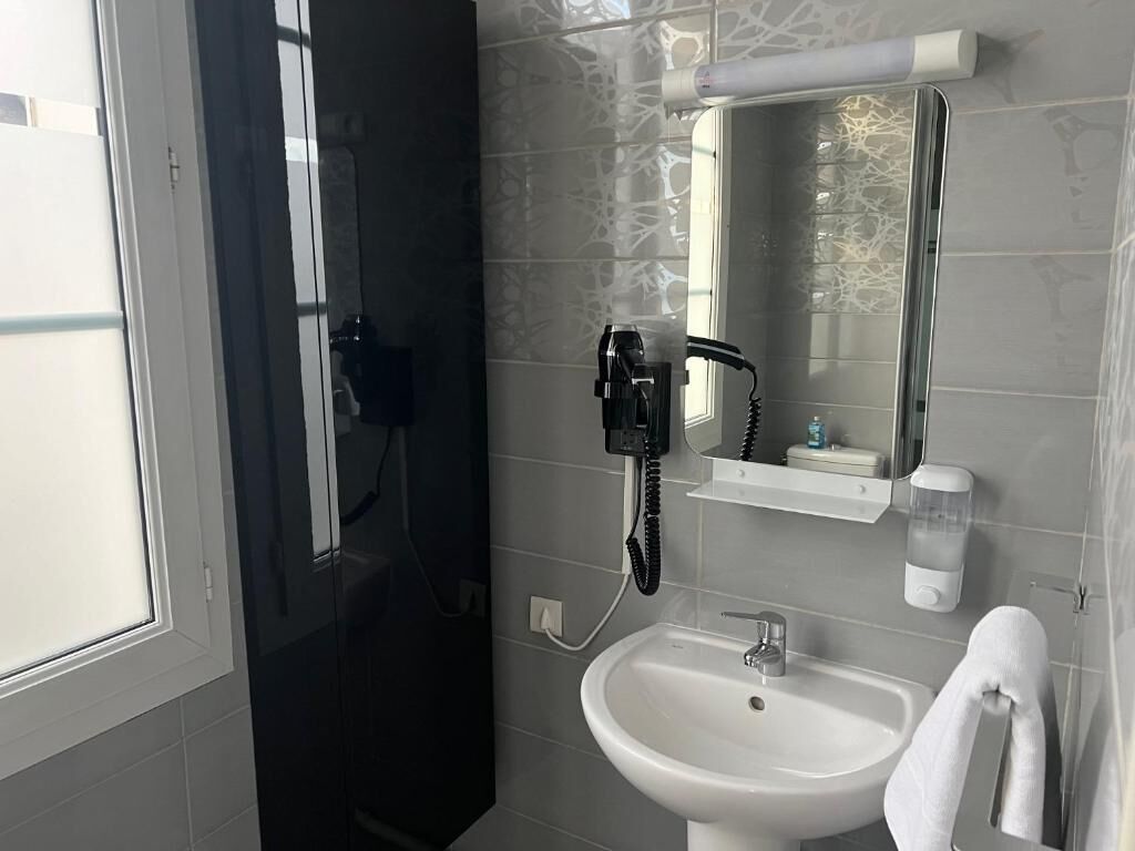 Deluxe Double Room, City View | Bathroom