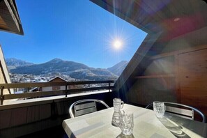 Outdoor dining - Beautiful studio with magnificent view (Briançon)