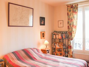 1 chambre, fer et planche Ă repasser, draps fournis