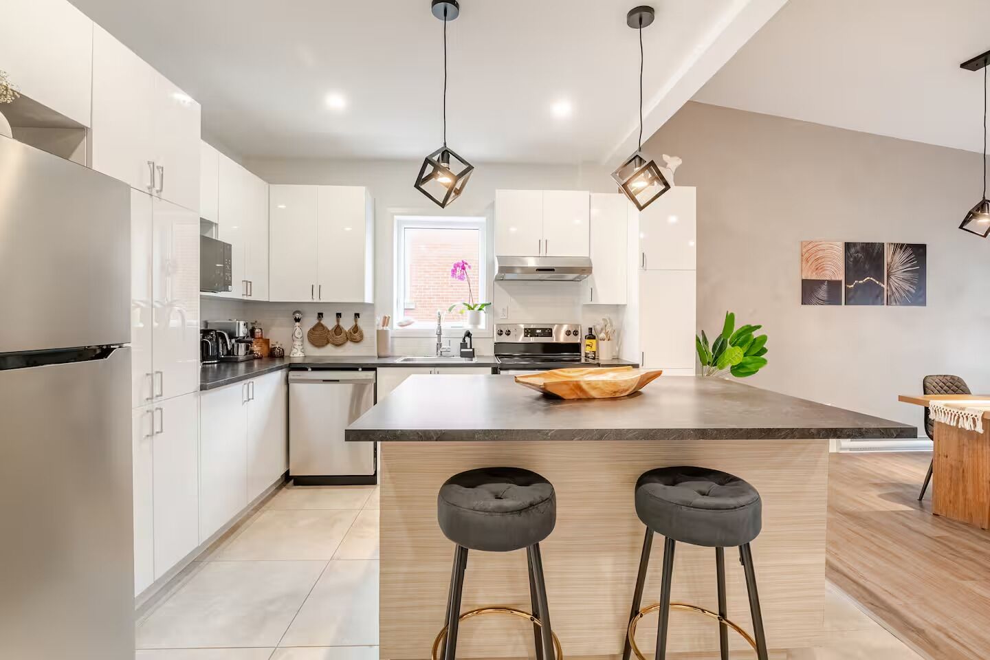 Micro-ondes, four, plaque de cuisson, lave-vaisselle