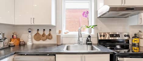 Microonde, forno, piano cottura, lavastoviglie