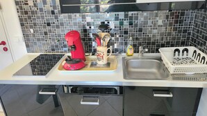 茶具/咖啡用具、冰箱、微波炉、烤箱