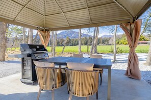 Standard-tjald - 2 svefnherbergi - reyklaust | Verönd/útipallur