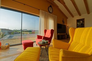 Smart-TV, Videospiele, Tischfußball, Tischtennisplatte