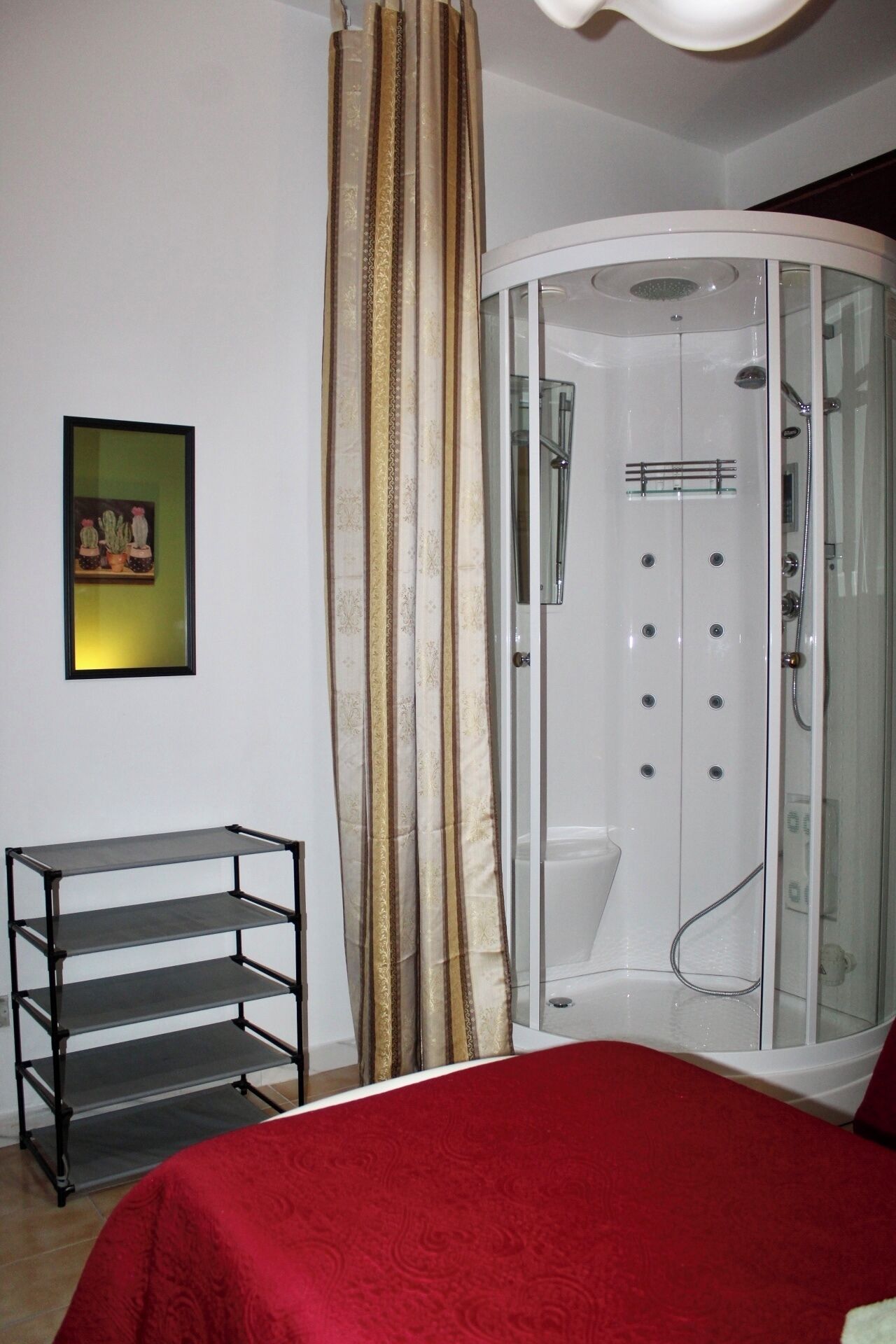 Asciugacapelli, bidet, asciugamani, sapone