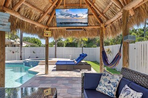 Pool - Luxury Beach House w/Pool, BBQ, 10 minutes to Beach (Hollywood)