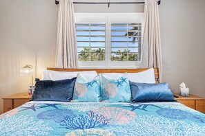 3 bedrooms, iron/ironing board, travel crib, free WiFi - Luxury Beach House w/Pool, BBQ, 10 minutes to Beach (Hollywood)