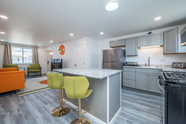 Private kitchen - Newly Renovated Carnegie Melon (Carnegie)