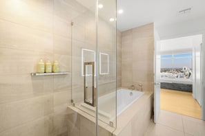 아파트 (2 Bedrooms) | 욕실 | 타월, 비누, 화장지