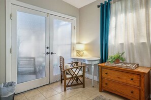 Interior - Cozy 2br/1ba Shem Creek Hideaway! (Mount Pleasant)