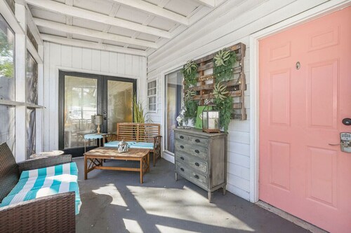 Cozy 2br/1ba Shem Creek Hideaway!