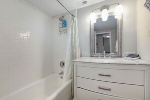 Hair dryer - Cozy 2br/1ba Shem Creek Hideaway! (Mount Pleasant)
