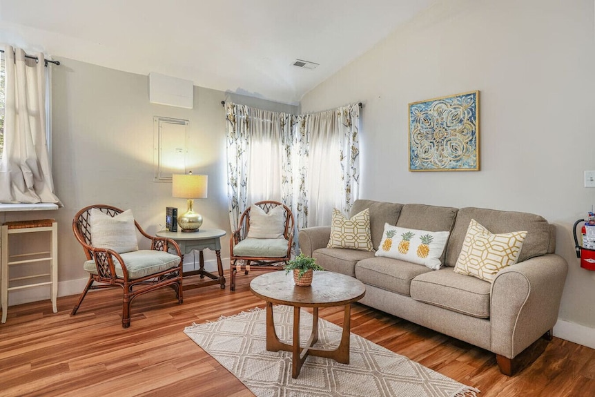 Cozy 2br/1ba Shem Creek Hideaway! - Mount Pleasant, SC