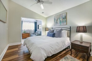 2 Schlafzimmer, Schreibtisch, Bügeleisen/Bügelbrett, Reisekinderbett