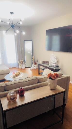 Smart TV - Newly renovated condo near PTI Airport. (Greensboro)