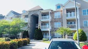Exterior - Newly renovated condo near PTI Airport. (Greensboro)