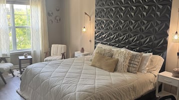 1 bedroom, desk, WiFi, bed sheets