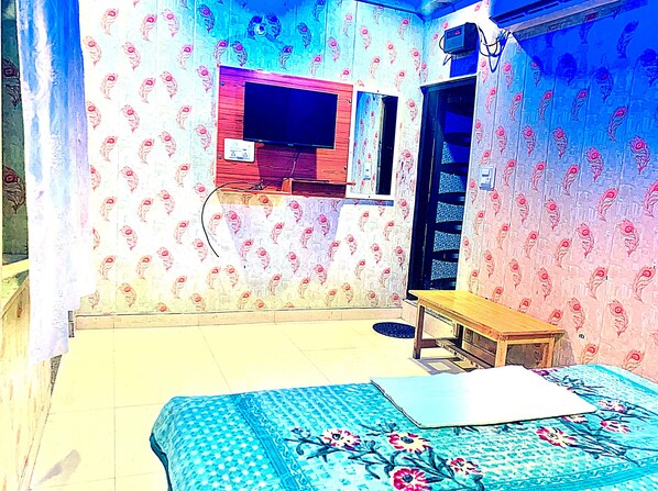 Standard Double Room | Desk, free WiFi