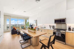 아파트 (2 Bedrooms) | 전용 주방 | 냉장고, 전자레인지, 오븐, 커피/티 메이커