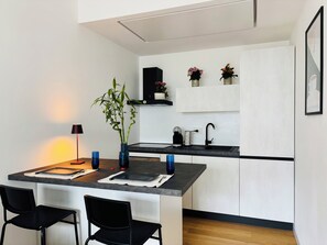 Frigorifero, forno, piano cottura, lavastoviglie