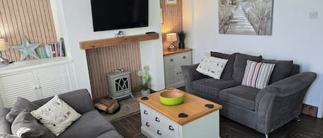 Cottage | Living area | Flat-screen TV, fireplace