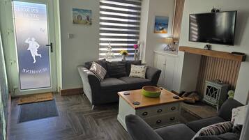 Cottage | Living area | Flat-screen TV, fireplace