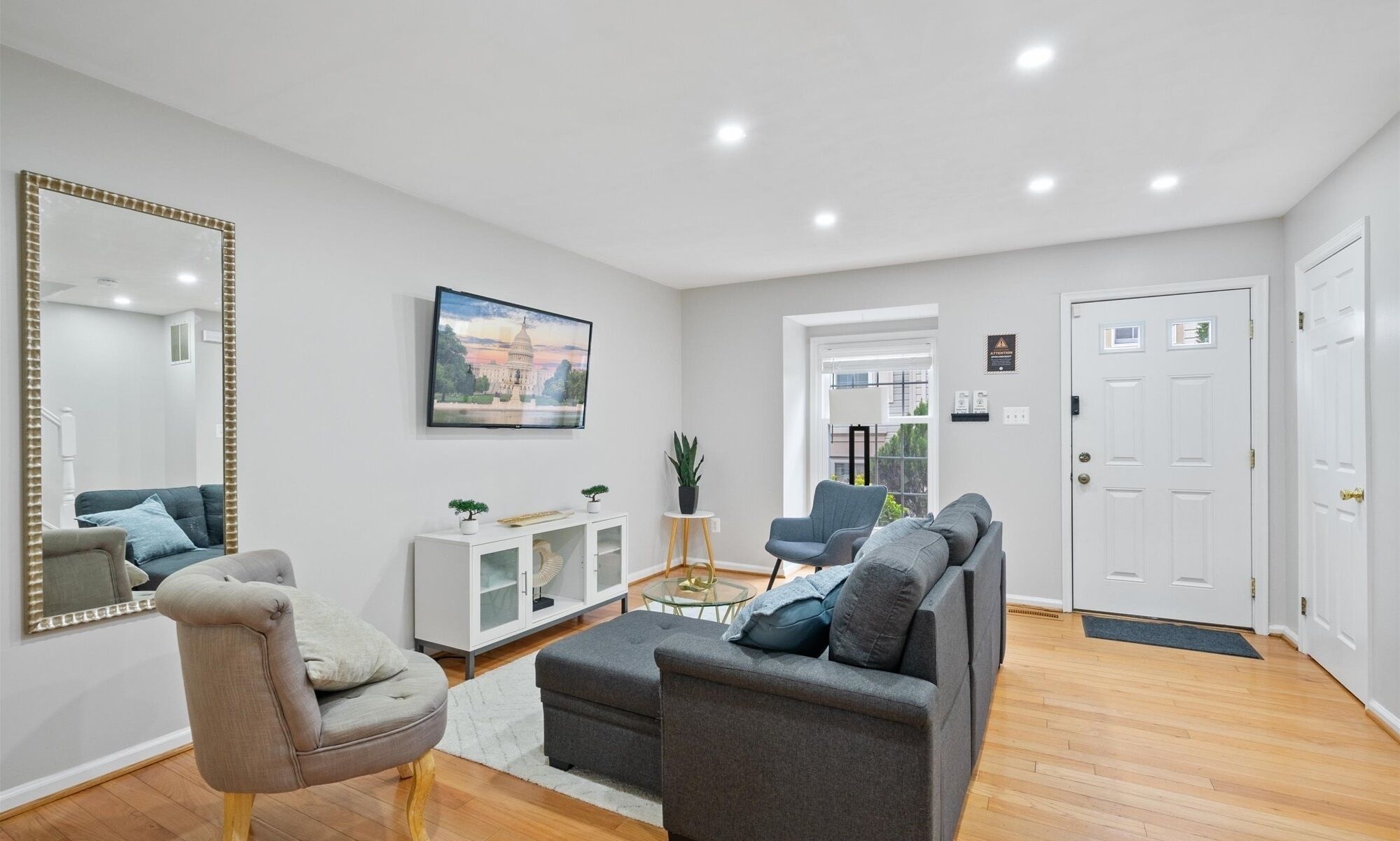 Modern Luxury | Dc | Free Parking - Burke, VA