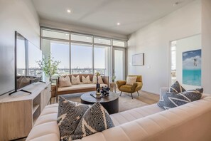 Living area - @ Marbella Lane - Panoramic Delight Dream Escape! (Long Beach)