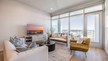 Apartment, Ocean View, Beachside (1 Bedroom) | Ruang tamu | 43 inci televisyen skrin rata dengan kabel