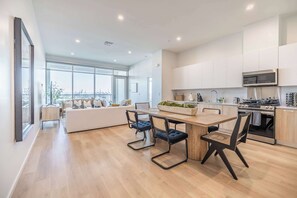 Apartamento (1 Bedroom) | Opções para refeição no quarto