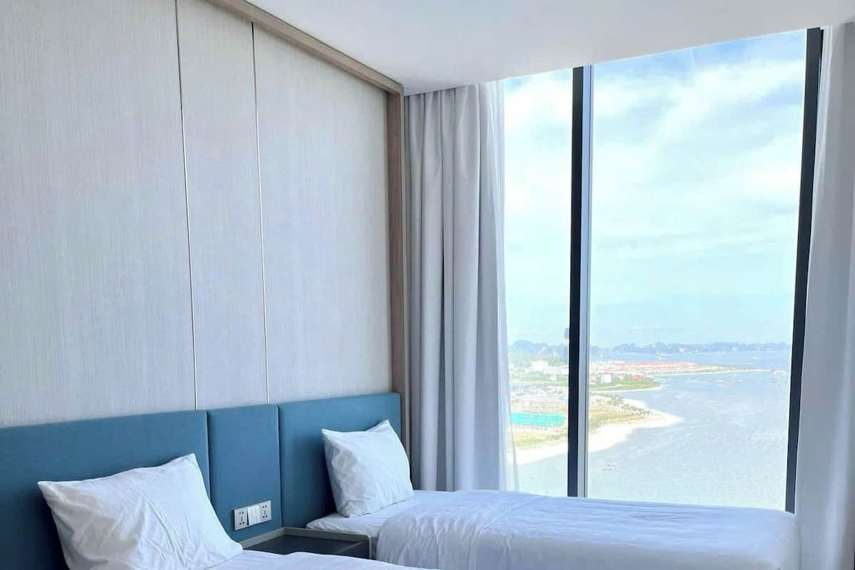 1 bedroom, desk, laptop workspace, blackout drapes