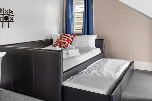 5 Schlafzimmer, Schreibtisch, Bügeleisen/Bügelbrett, kostenloses WLAN