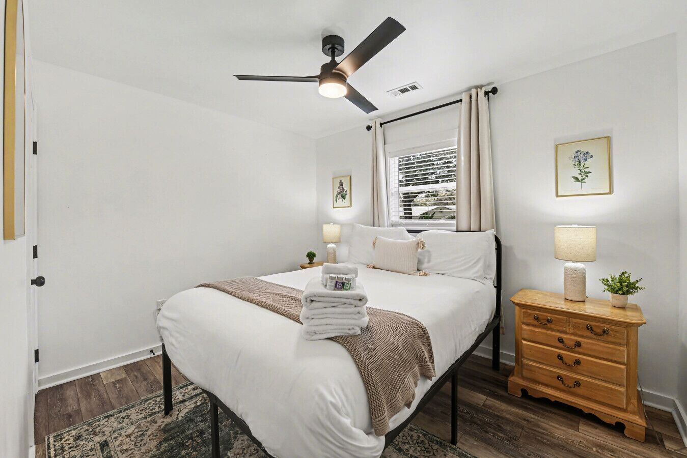 4 habitaciones, tabla de planchar con plancha, cuna de viaje y wifi 