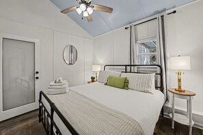 4 Schlafzimmer, Bügeleisen/Bügelbrett, Reisekinderbett, WLAN