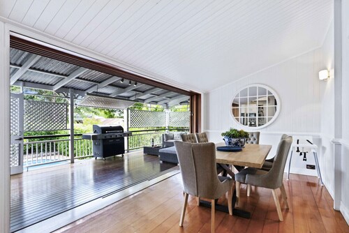 Family Friendly 15mins to City with Pool