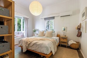 4 bedrooms, desk, iron/ironing board, WiFi