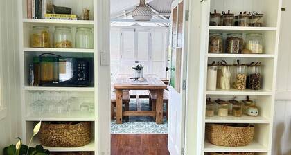 Queenslander Bay Views, Pool, AC