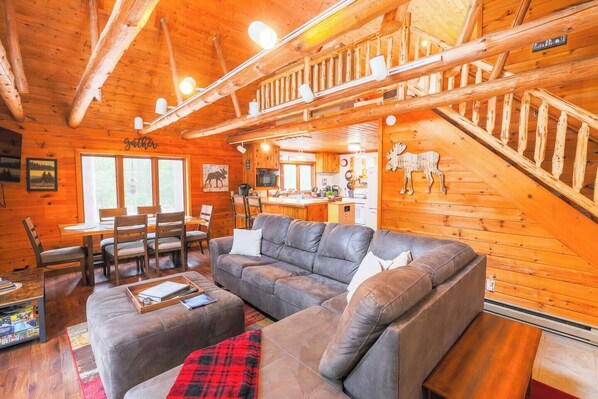 Smart TV, fireplace, books, offices