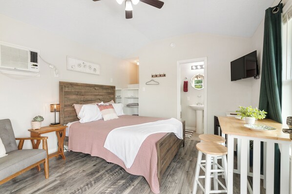 Iron/ironing board, WiFi, bed sheets