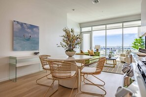 Apartment (2 Bedrooms) | In-room dining - @ Marbella Lane - Sleek Corner Ocean View (Long Beach)