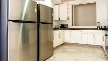 Mikrovågsugn, ugn och mixer