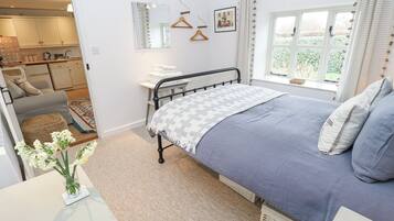 2 phòng ngủ, trang trí khác biệt