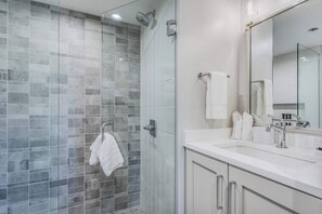 Hårtørrer, håndklæder