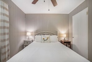 4 chambres, fer et planche à repasser, lit de bébé portatif, Wi-Fi