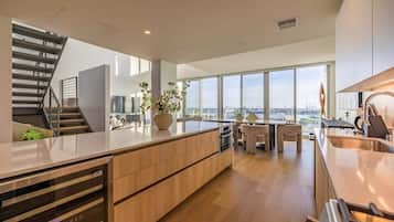 Apartment (3 Bedrooms) | Private kitchen | Fridge, microwave, oven, stovetop