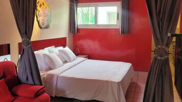 Deluxe Studio Suite, Bathtub, Garden View | In-room safe, individually decorated, individually furnished, desk