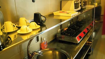 Standard Double Room, Garden View | Private kitchen