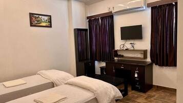 Una cassaforte in camera, una scrivania, Wi-Fi gratuito, lenzuola