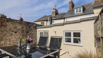 Cottage | Outdoor dining