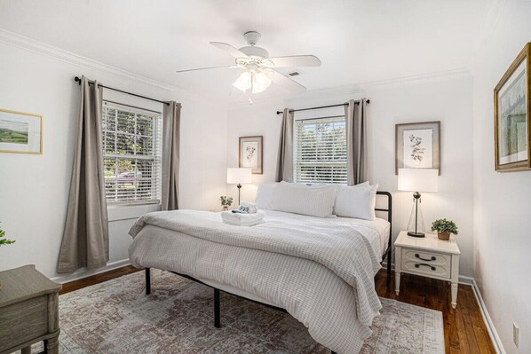 3 chambres, fer et planche à repasser, lit de bébé portatif, Wi-Fi